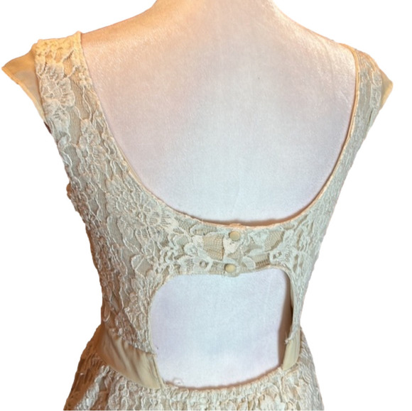 AMERICAN EAGLE OUTFITTERS Adorable & Sexy Cream Lace Dress Size 2 - Picture 4 of 7